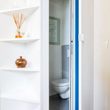 Veeve - A La Mode In Batignolles Paris