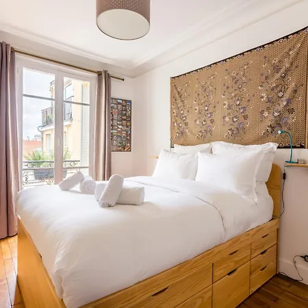 Veeve - A La Mode In Batignolles Apartment *