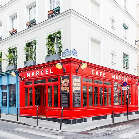 Veeve - A La Mode In Batignolles Paris