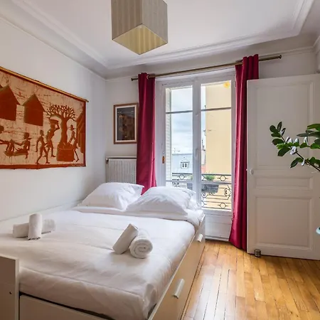 Veeve - A La Mode In Batignolles 파리